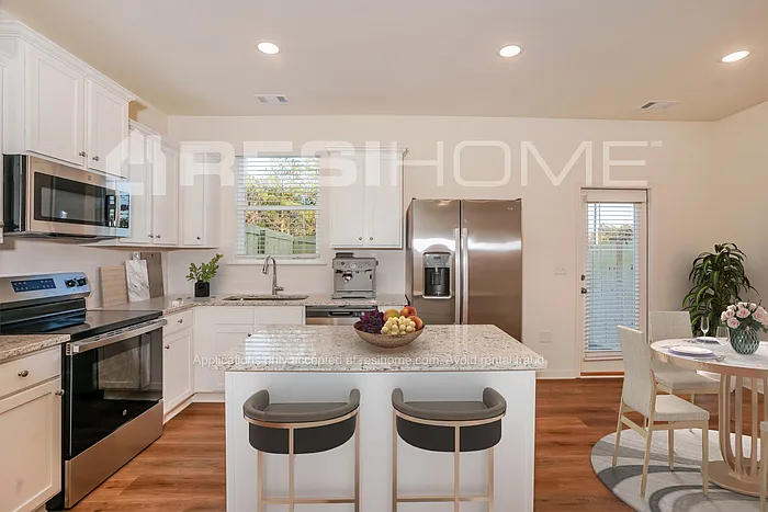 3 bed, 2.5 bath, 1467 sqft, $1,849 — Photo 4