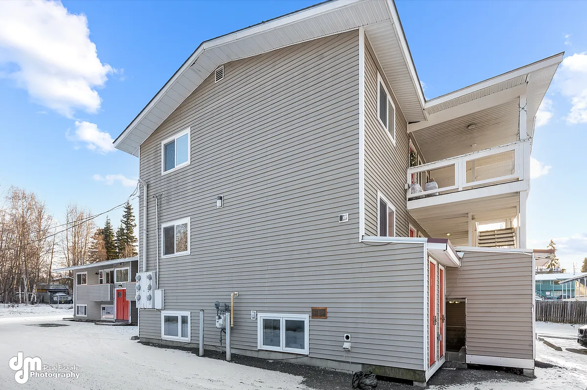 Building Photo - 2116 Fairbanks St #7