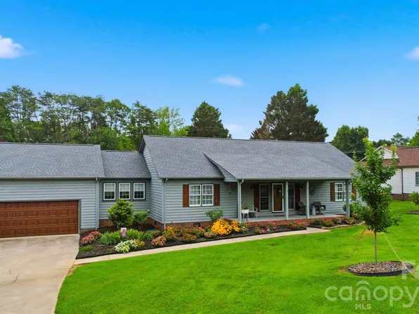 40 Candlewick Cove Dr, Taylorsville, NC 28681