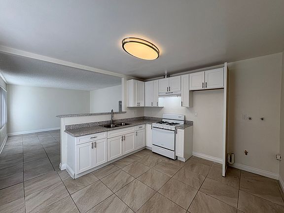 4th image of 13514-13518 Doty Ave #13516-1/2
