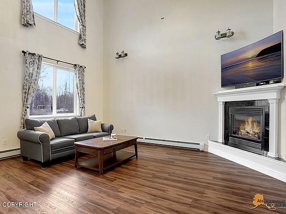 3rd image of 621 E Sage Rd