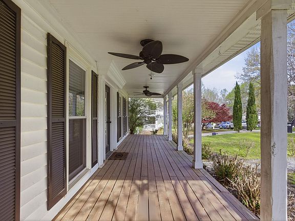 3rd image of 505 Foxhound Rd