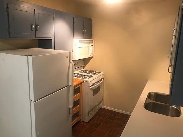 1st image of 2610 Garfield Ave APT 210