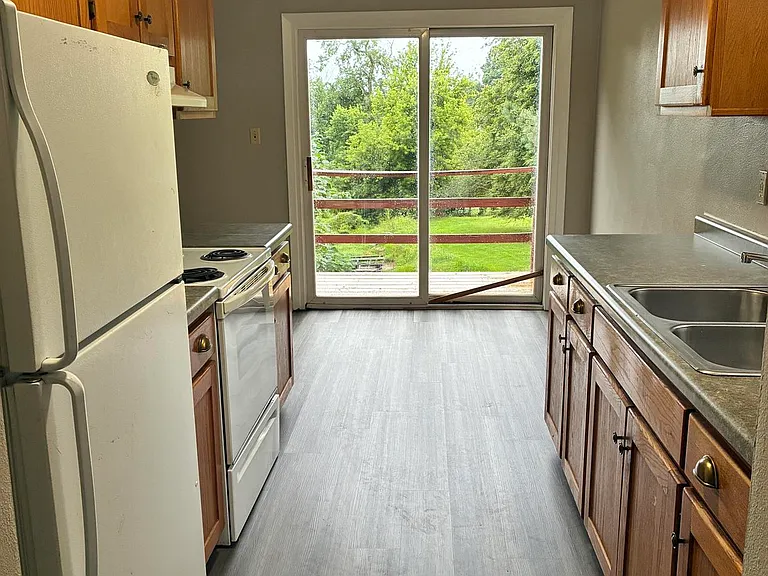 1320 E Elmhurst Ave — Photo 2