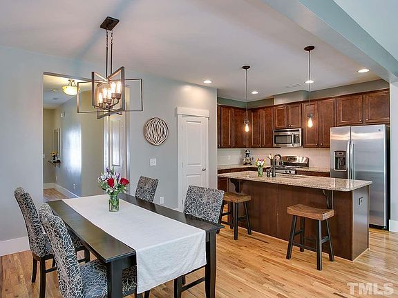 4th image of 114 Ellsworth Manor Dr