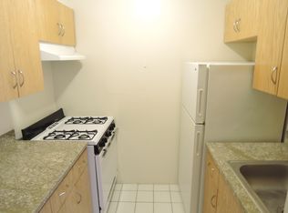2810 31st St, Astoria, NY 11102