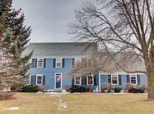 3113 W Fleur De Lis Dr, Mequon, WI 53092