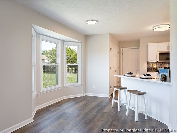 3rd image of 224 Silver Oaks Dr