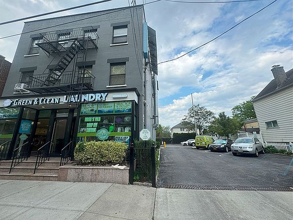 2nd image of 425 S 8th Ave