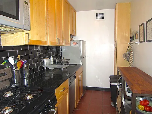 Rented by City Connections Realty | media 9