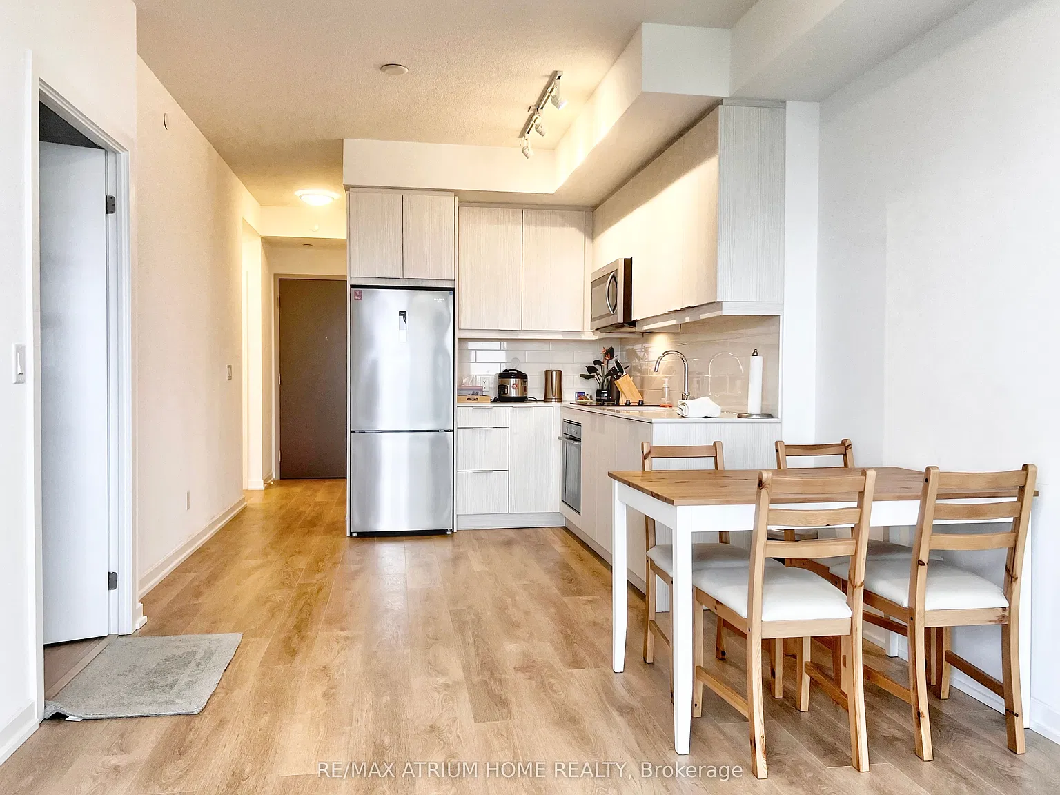 2 bed, $2,450 — Photo 2