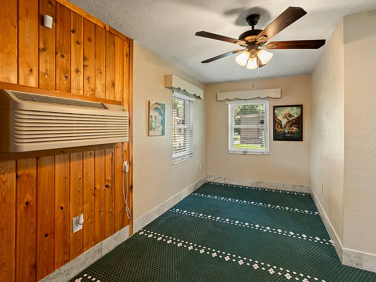 5709 Lake Le Clare Rd — Photo 7
