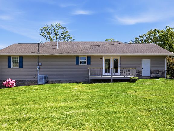 3rd image of 467 Oakmont Rd