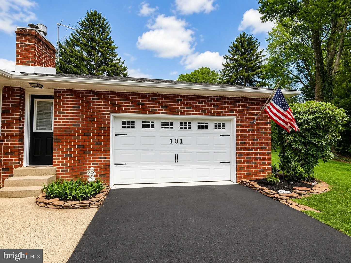 3 bed, 1.5 bath, 1562 sqft, $3,500 — Photo 3