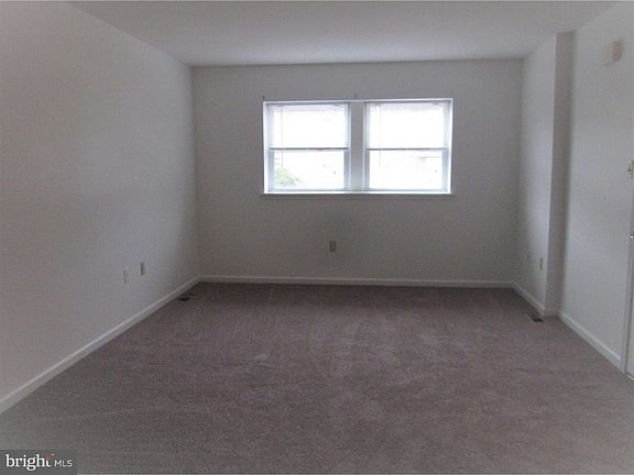 2nd image of 4434 Kendrick St Floor 1
