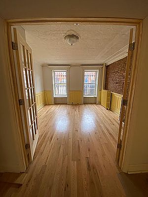 4th image of 682 Halsey St APT 1