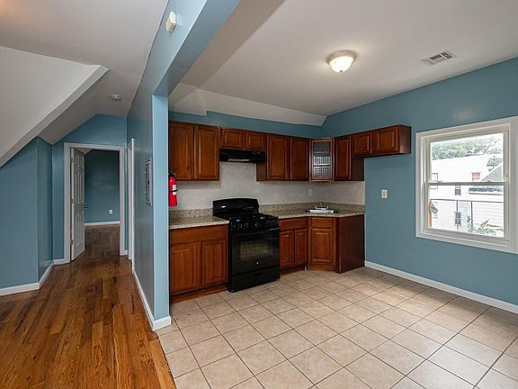 2nd image of 41 Fabyan Pl #3