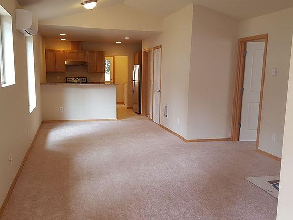 2nd image of 376 NE Hazelberry Ct