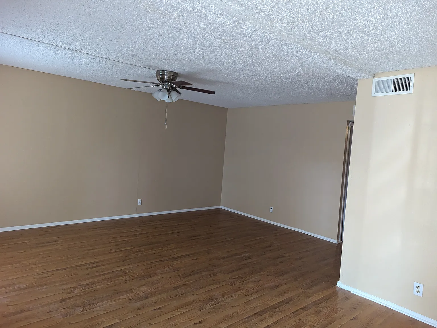 3 bed, 1950 sqft, $1,450 — Photo 3