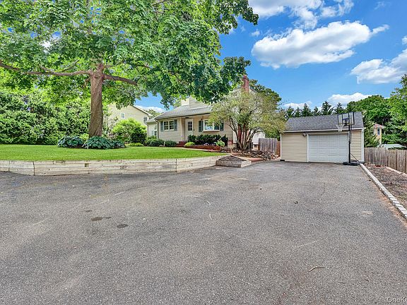 4th image of 27 McGaw Avenue