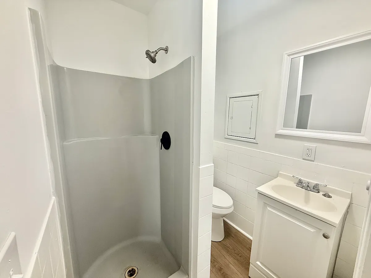 Building Photo - 1886 Avenue B #2