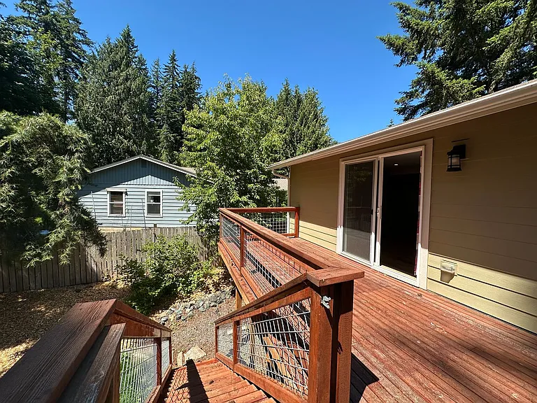 1479 Greenville Dr — Photo 32