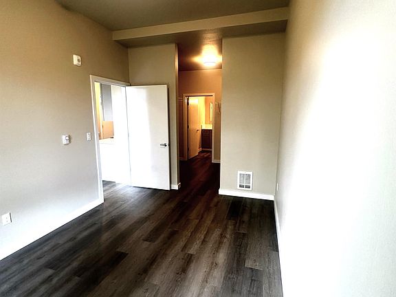 5th image of 12547 SW Main St