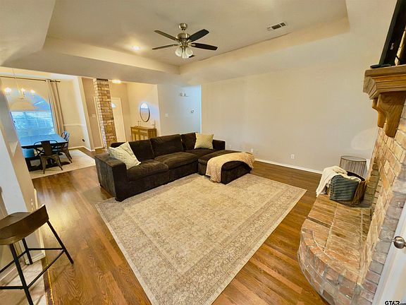 2nd image of 3910 Castlegate Dr
