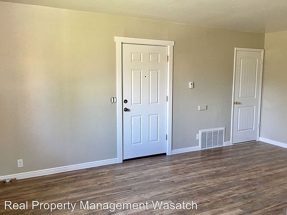 2nd image of 2546 S Lakecrest Dr