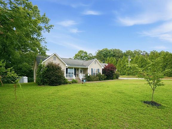 3rd image of 520 Sharon Ln