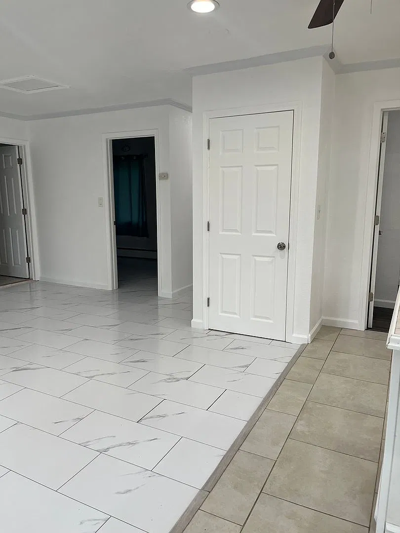 Large 4 bedroom home in Hamilton Acres — Photo 4
