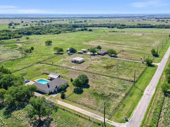 8016 Lights Ranch Rd, Pilot Point, TX 76258