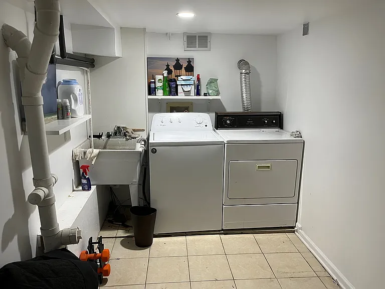 2114 W Melrose St — Photo 19