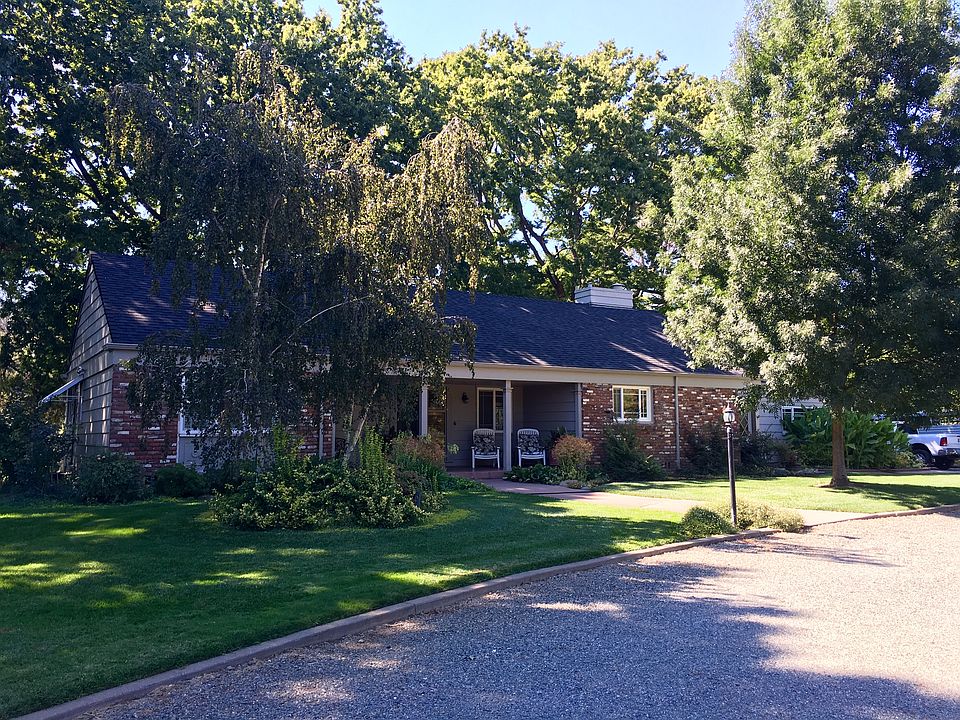 1st image of 21880 Parkway Dr