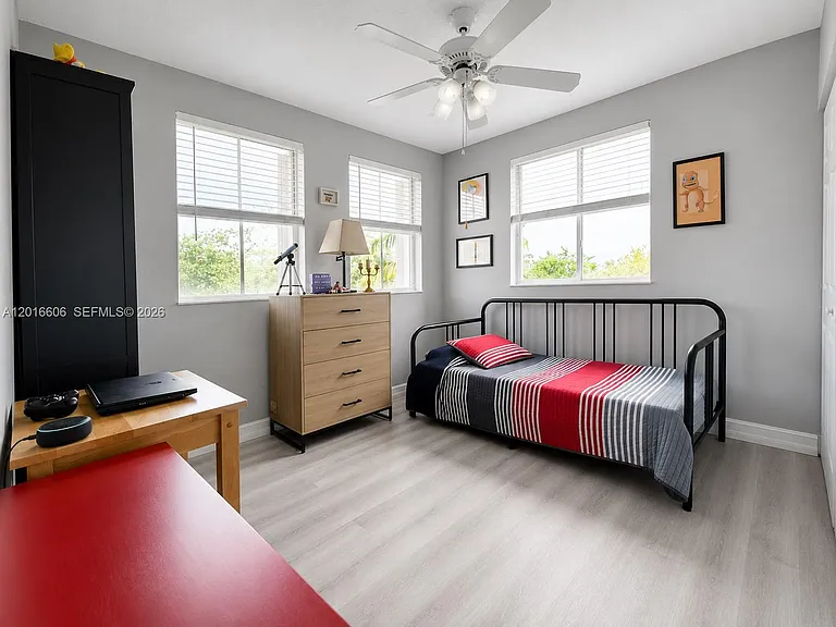 963 Falling Water Rd — Photo 11