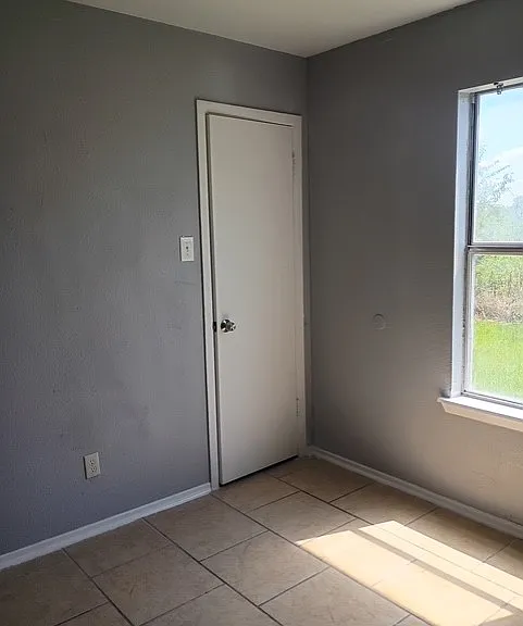 909 W Main St — Photo 5