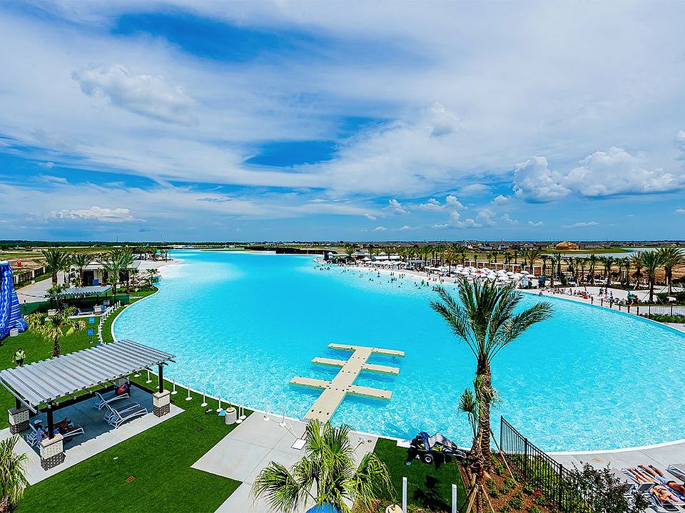 ue Lagoon next to Boterra at Lago Mar