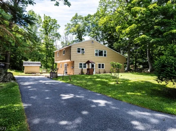 115 Leland Trl, Hopatcong Boro, NJ 07843