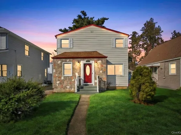 627 10th Avenue, New Hyde Park, NY 11040