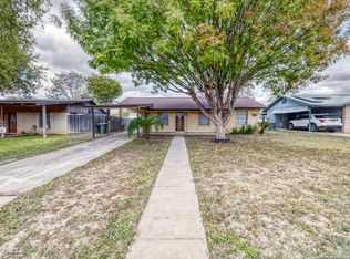 204 W Nueces St, Uvalde, TX 78801
