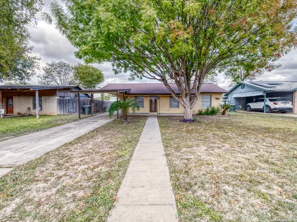 204 W NUECES ST, Uvalde, TX 78801