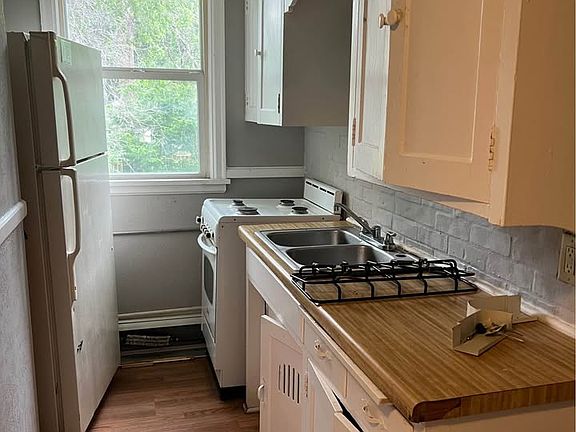 4th image of 218 Annapolis St W APT 2