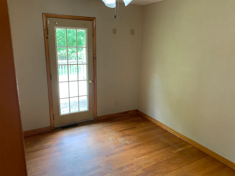 2212 Cedar Acres Dr — Photo 8