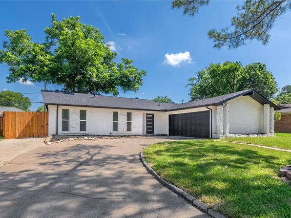524 Circleview Dr N, Hurst, TX 76054