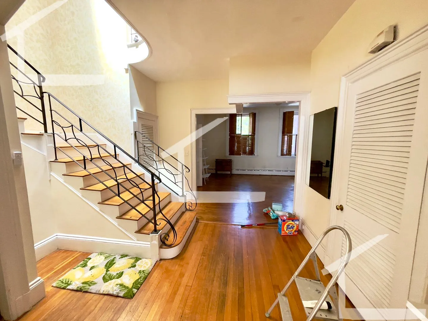 Massive 3 Bed 2 Bath In Brookline — Photo 4