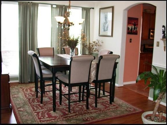   FORMAL DINING ROOM WITH LAMINATE WOOD FLOORS AND CROWN MOLDING
