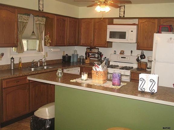 3rd image of 208 Stitt Dr