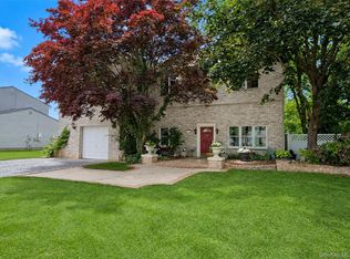6 Naybor Ave, Medford, NY 11763