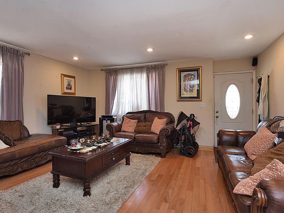 2nd image of 11278 Dillon St