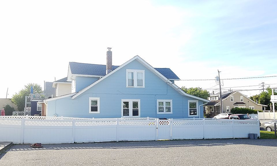 2nd image of 112 E 25th Ave